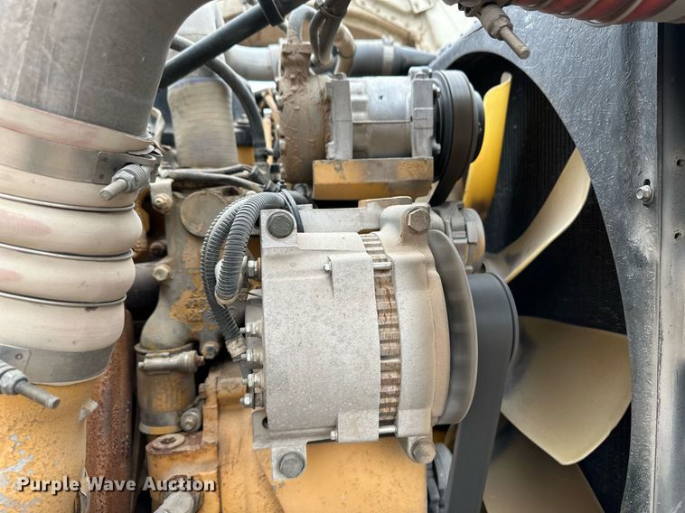 image for item EK9934 2005 Peterbilt 379 semi truck