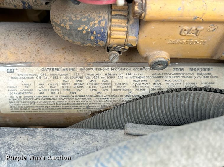 image for item EK9934 2005 Peterbilt 379 semi truck