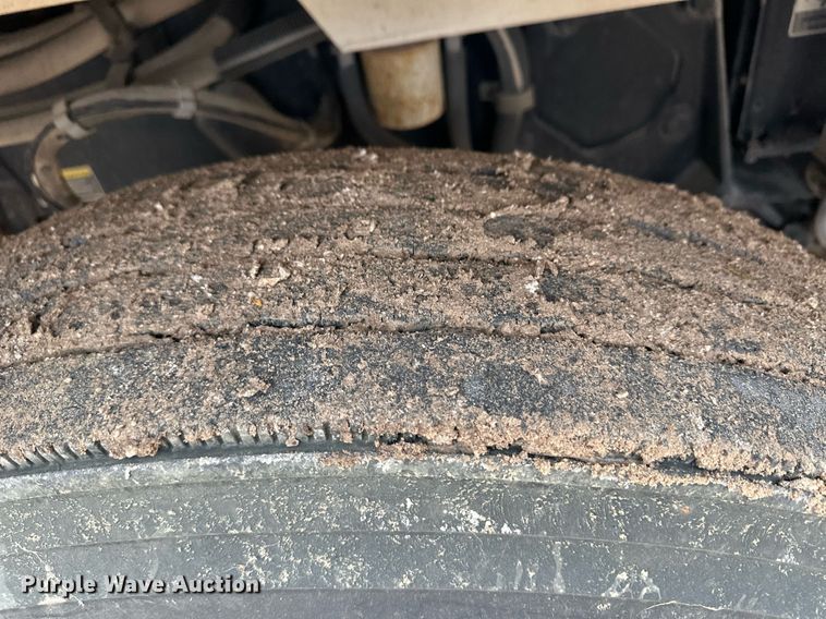 image for item EK9934 2005 Peterbilt 379 semi truck