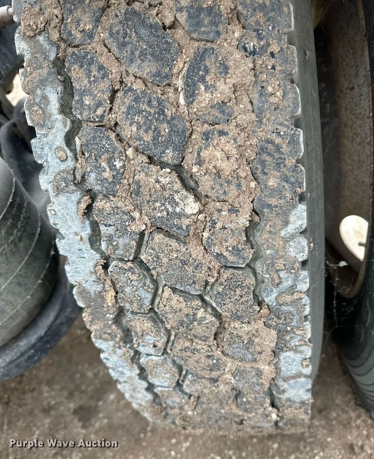 image for item EK9934 2005 Peterbilt 379 semi truck