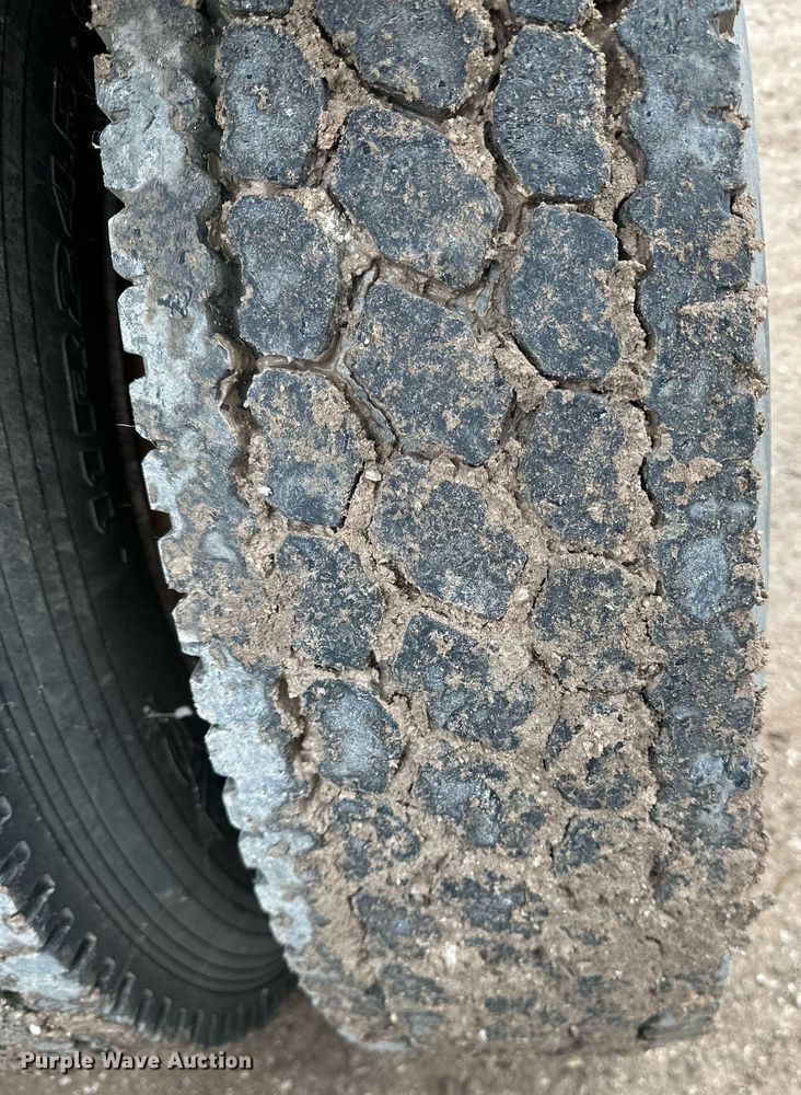 image for item EK9934 2005 Peterbilt 379 semi truck