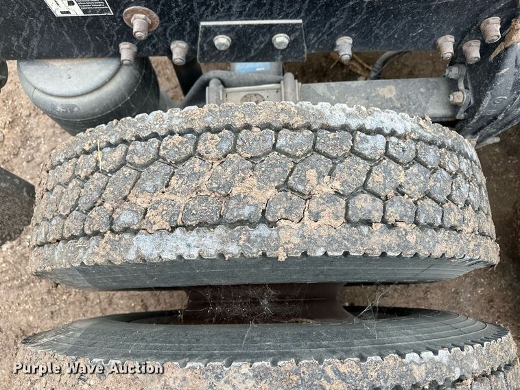 image for item EK9934 2005 Peterbilt 379 semi truck