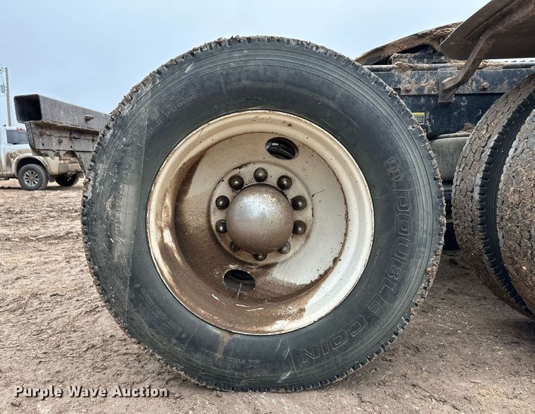 image for item EK9934 2005 Peterbilt 379 semi truck