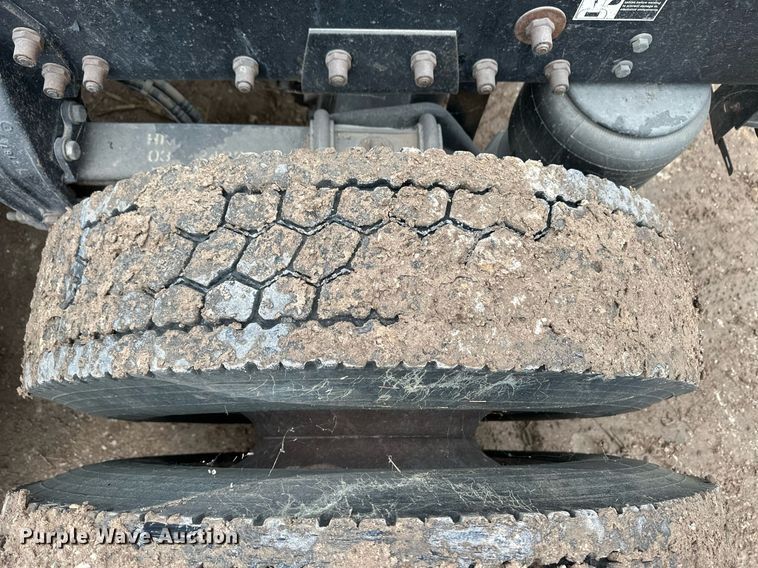 image for item EK9934 2005 Peterbilt 379 semi truck