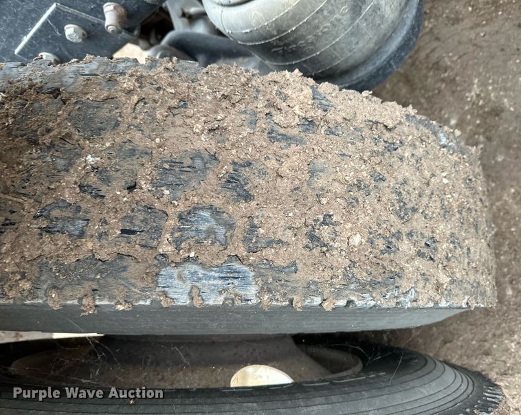 image for item EK9934 2005 Peterbilt 379 semi truck