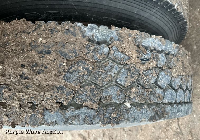 image for item EK9934 2005 Peterbilt 379 semi truck