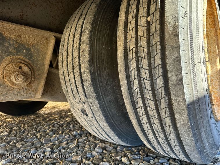 image for item GG9961 1998 Dakota Trail Eze drop deck equipment trailer