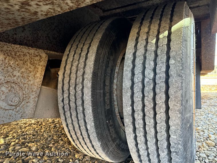 image for item GG9961 1998 Dakota Trail Eze drop deck equipment trailer