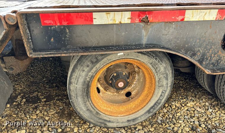 image for item GG9961 1998 Dakota Trail Eze drop deck equipment trailer