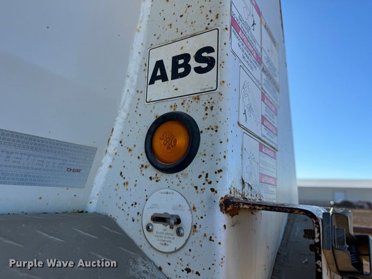 image for item GQ9226 2016 Clement Starlite end dump trailer