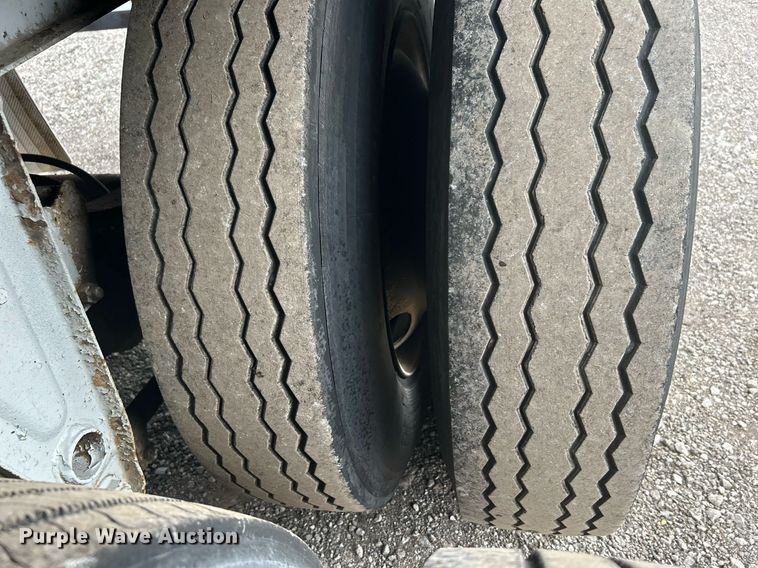 image for item KH9652 1983 Utility Trailer VS2DS dry van trailer