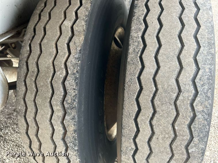 image for item KH9652 1983 Utility Trailer VS2DS dry van trailer