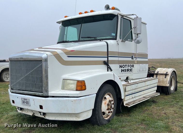 image for item KV9920 1994 White GMC semi truck