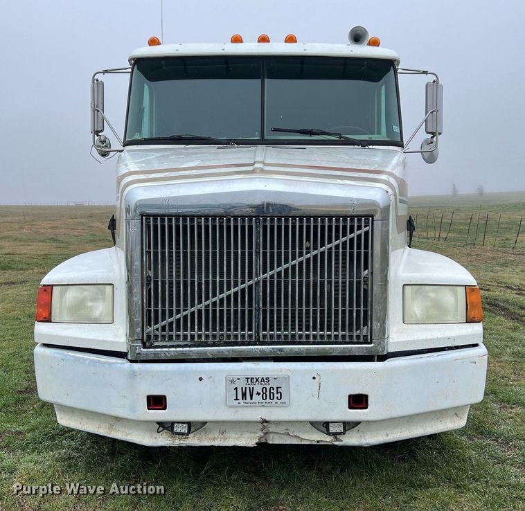 image for item KV9920 1994 White GMC semi truck