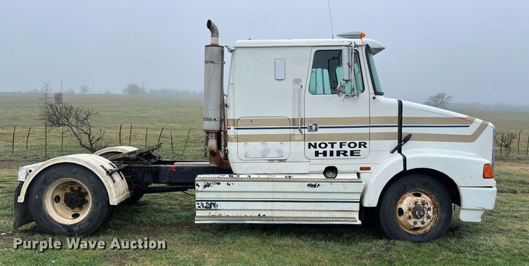 image for item KV9920 1994 White GMC semi truck