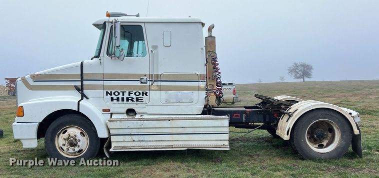 image for item KV9920 1994 White GMC semi truck