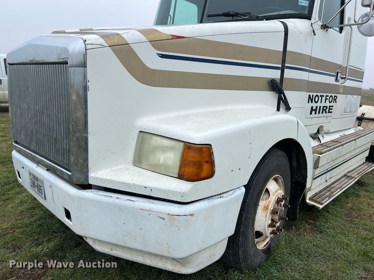 image for item KV9920 1994 White GMC semi truck