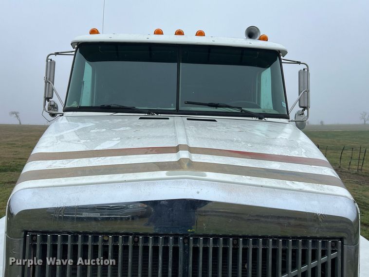 image for item KV9920 1994 White GMC semi truck