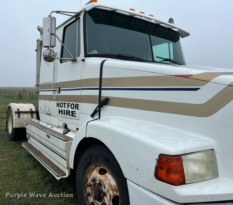 image for item KV9920 1994 White GMC semi truck