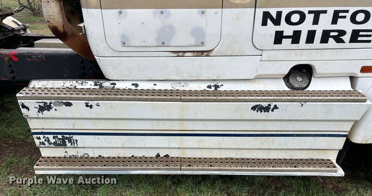 image for item KV9920 1994 White GMC semi truck