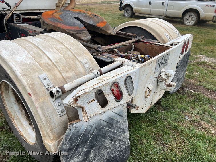 image for item KV9920 1994 White GMC semi truck