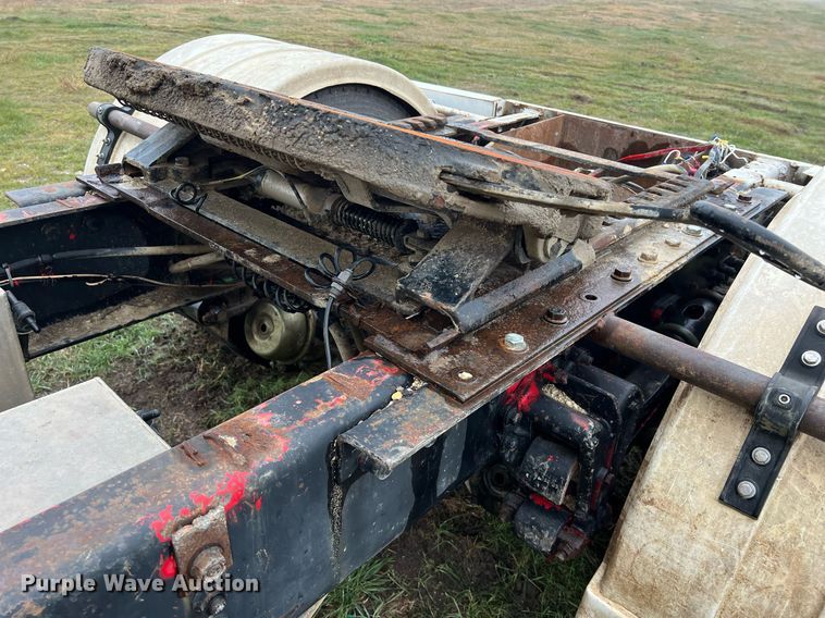 image for item KV9920 1994 White GMC semi truck