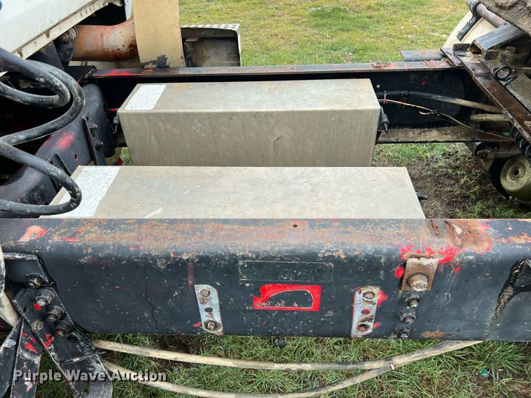 image for item KV9920 1994 White GMC semi truck