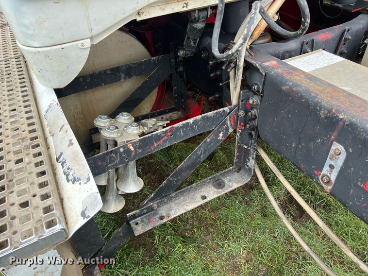 image for item KV9920 1994 White GMC semi truck