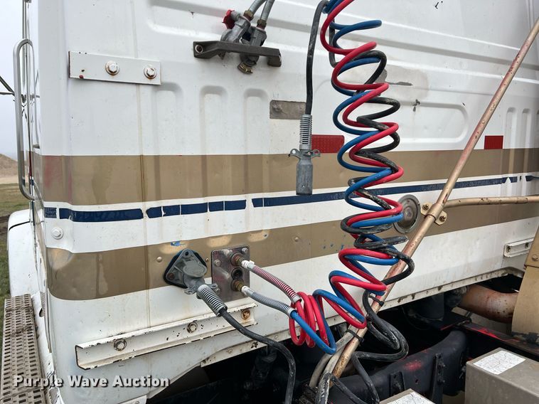 image for item KV9920 1994 White GMC semi truck