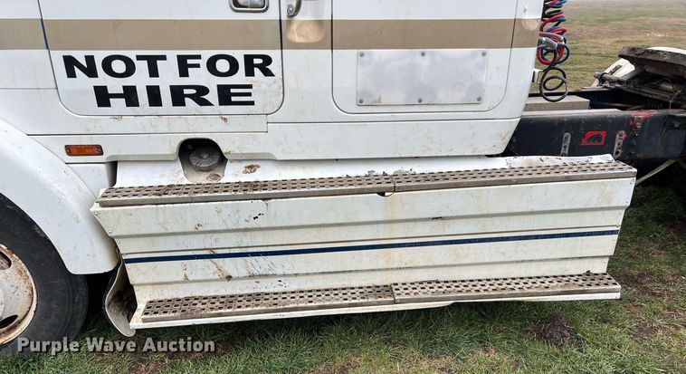 image for item KV9920 1994 White GMC semi truck