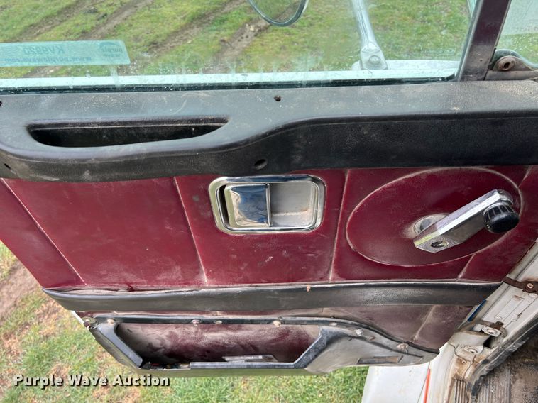 image for item KV9920 1994 White GMC semi truck