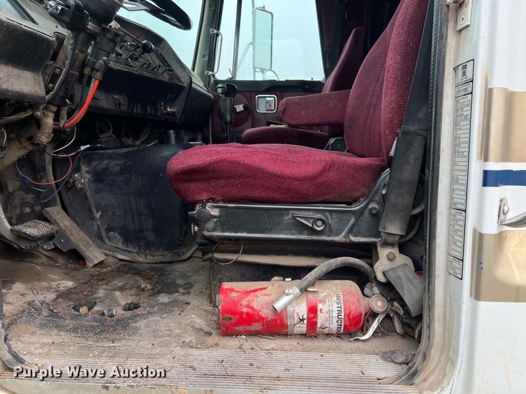 image for item KV9920 1994 White GMC semi truck