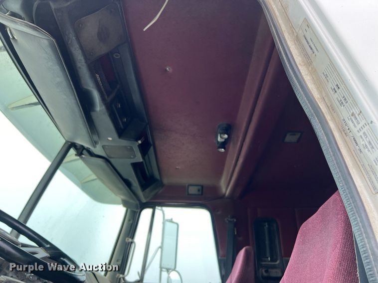 image for item KV9920 1994 White GMC semi truck