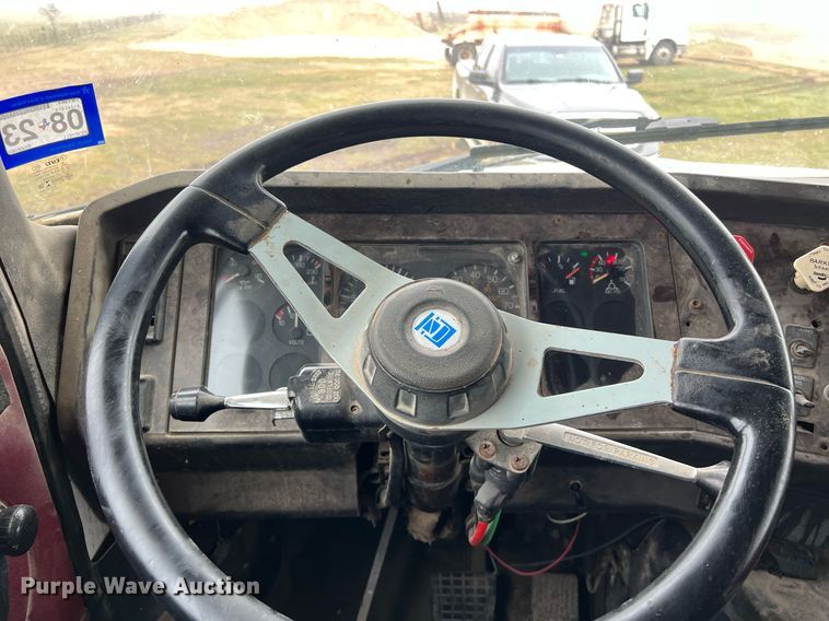 image for item KV9920 1994 White GMC semi truck