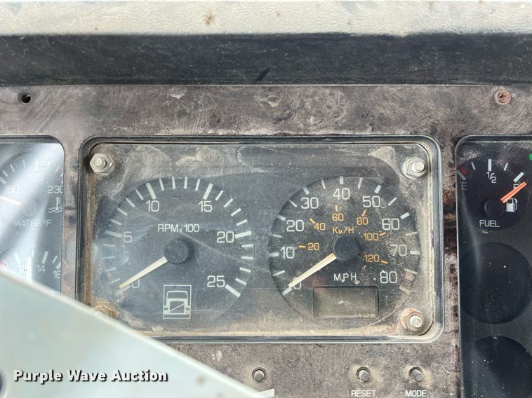 image for item KV9920 1994 White GMC semi truck