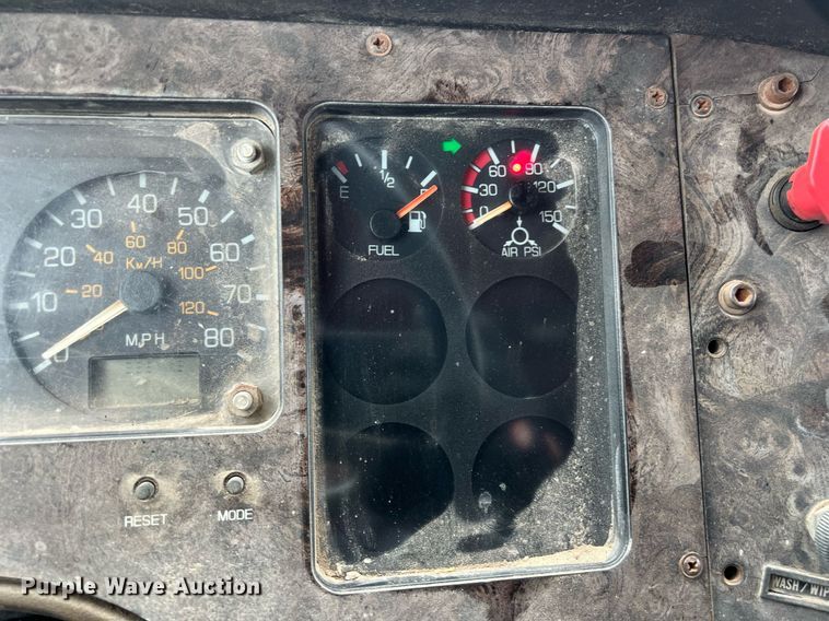 image for item KV9920 1994 White GMC semi truck