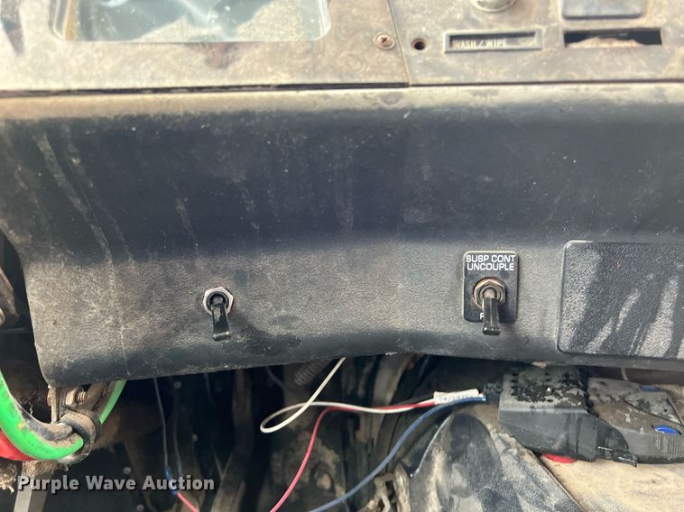 image for item KV9920 1994 White GMC semi truck