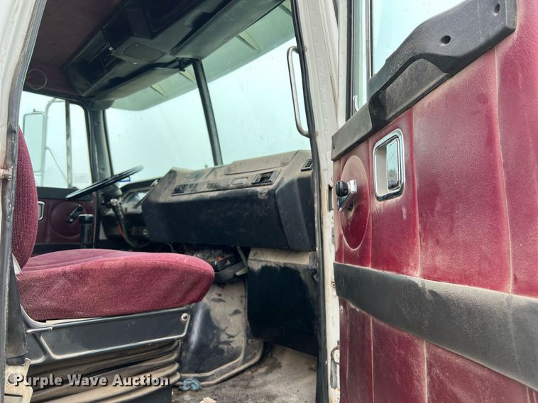 image for item KV9920 1994 White GMC semi truck