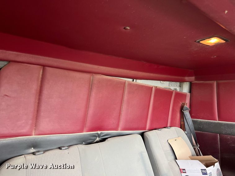 image for item KV9920 1994 White GMC semi truck