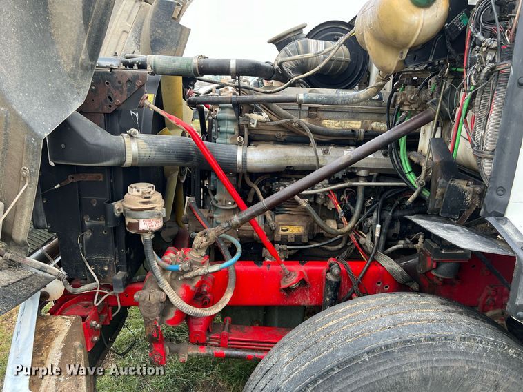 image for item KV9920 1994 White GMC semi truck