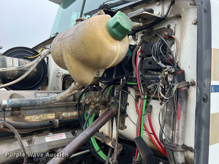 image for item KV9920 1994 White GMC semi truck