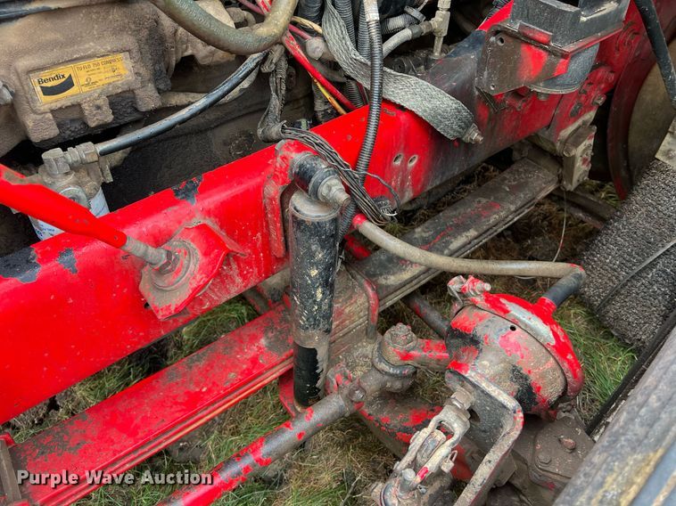 image for item KV9920 1994 White GMC semi truck