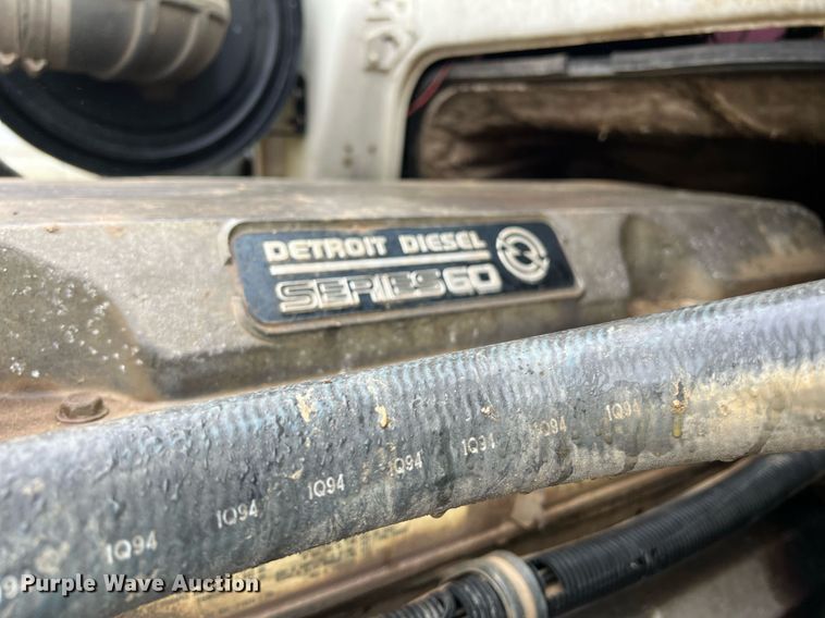 image for item KV9920 1994 White GMC semi truck