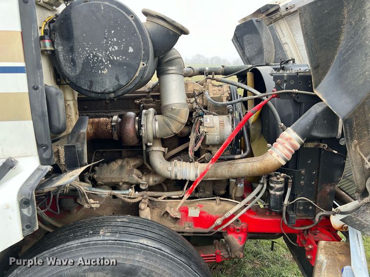 image for item KV9920 1994 White GMC semi truck