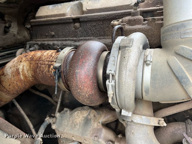 image for item KV9920 1994 White GMC semi truck