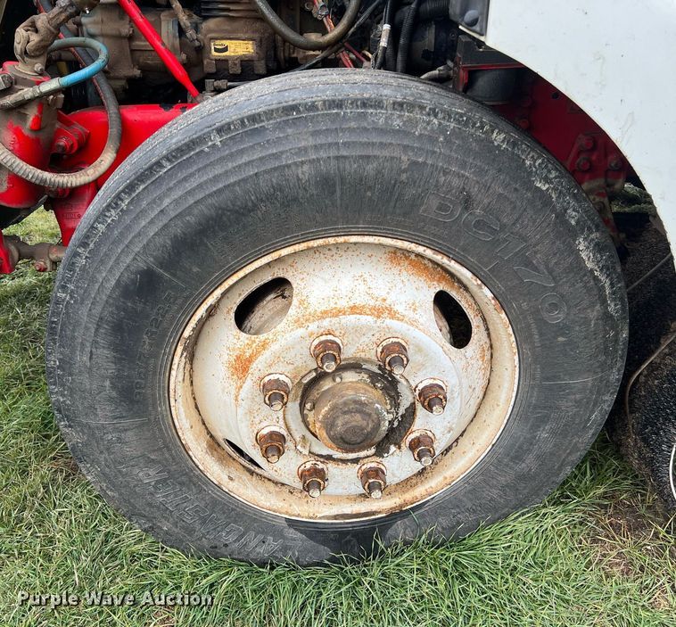 image for item KV9920 1994 White GMC semi truck