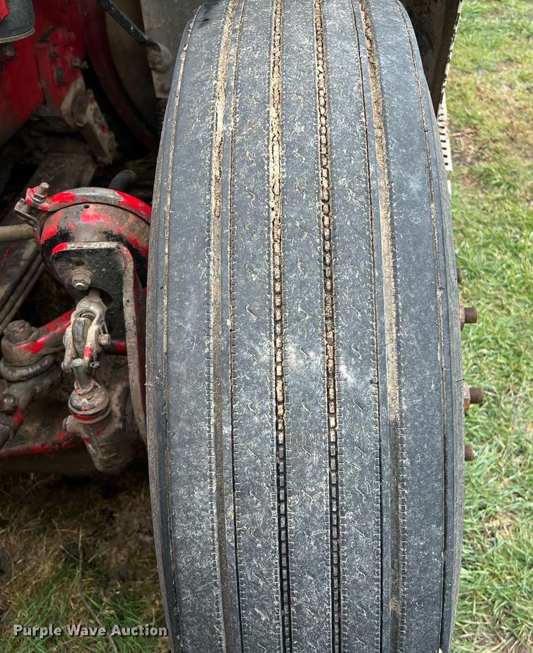 image for item KV9920 1994 White GMC semi truck