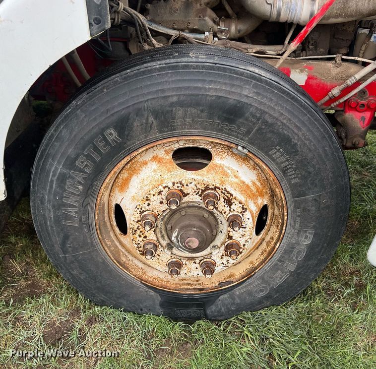 image for item KV9920 1994 White GMC semi truck