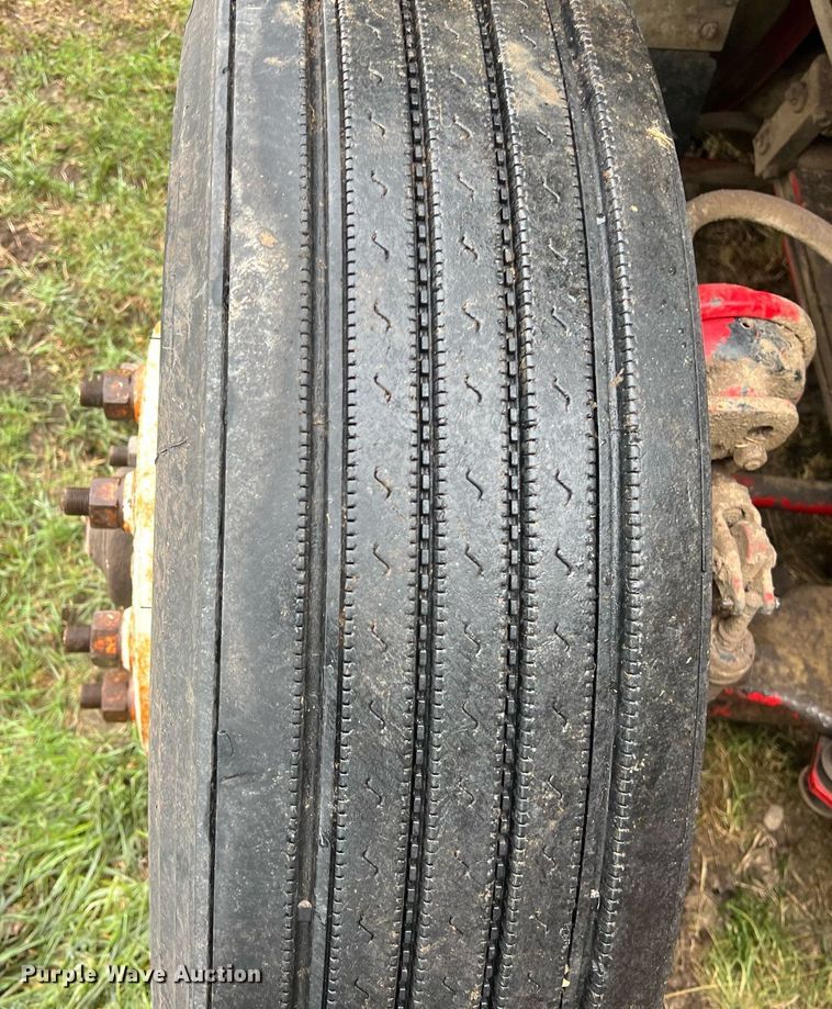 image for item KV9920 1994 White GMC semi truck