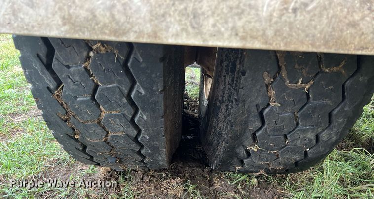 image for item KV9920 1994 White GMC semi truck